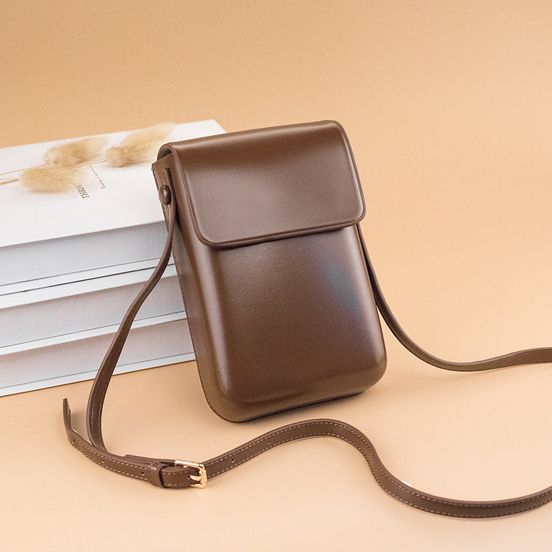 Elegant Flap Crossbody Bag – Compact Leather Handbag for Women